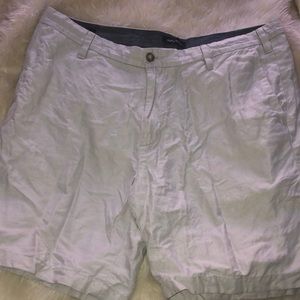 Nautica Linen Shorts size 38 Classic Fit. 52%Linen 48%Cotton Very Light Tan Grey
